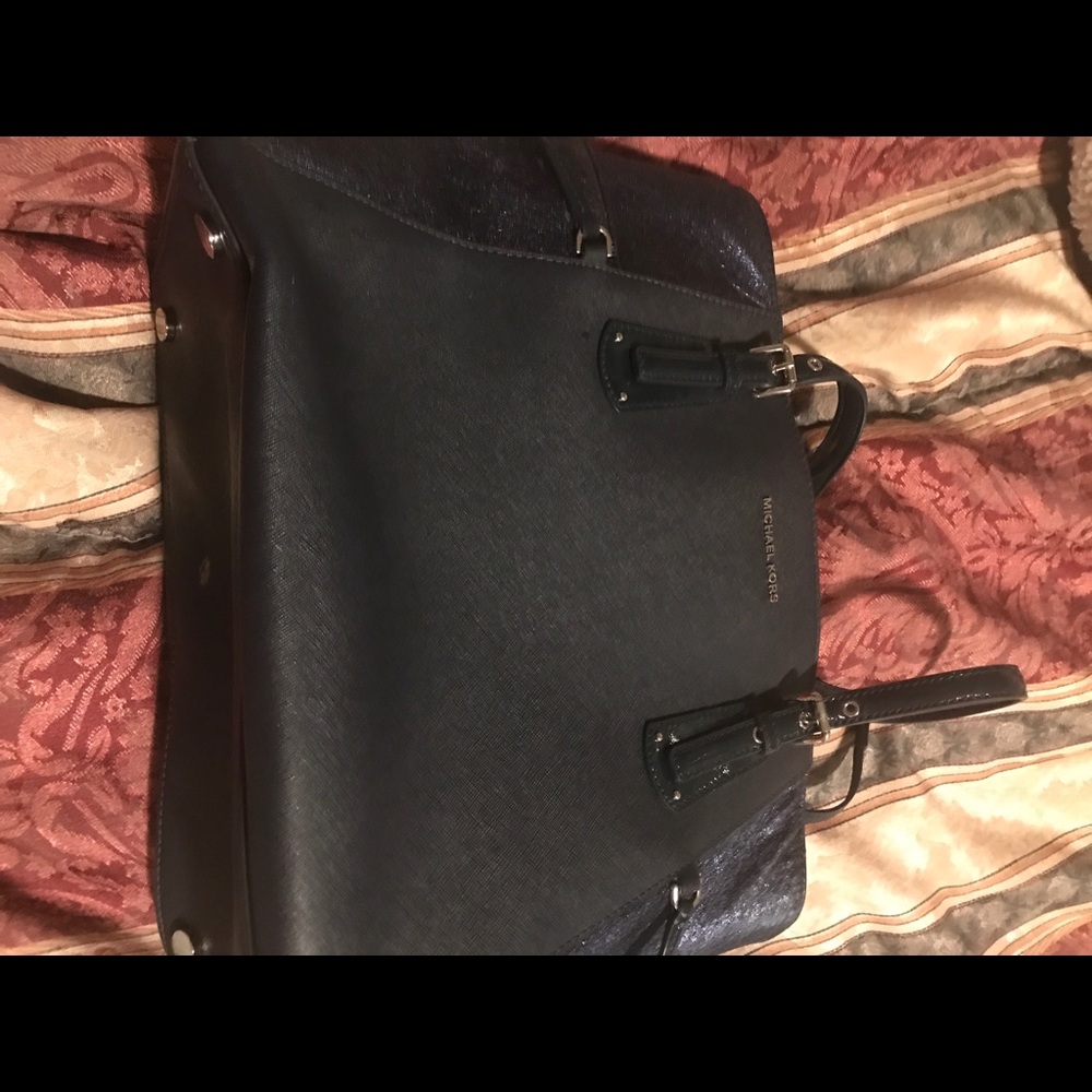 Micheal Kors purse
